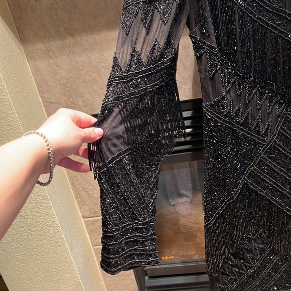 LARA 29355 - LONG SLEEVE BEADED V-NECK FRINGE COCKTAIL MINI - Picture 6 of 9